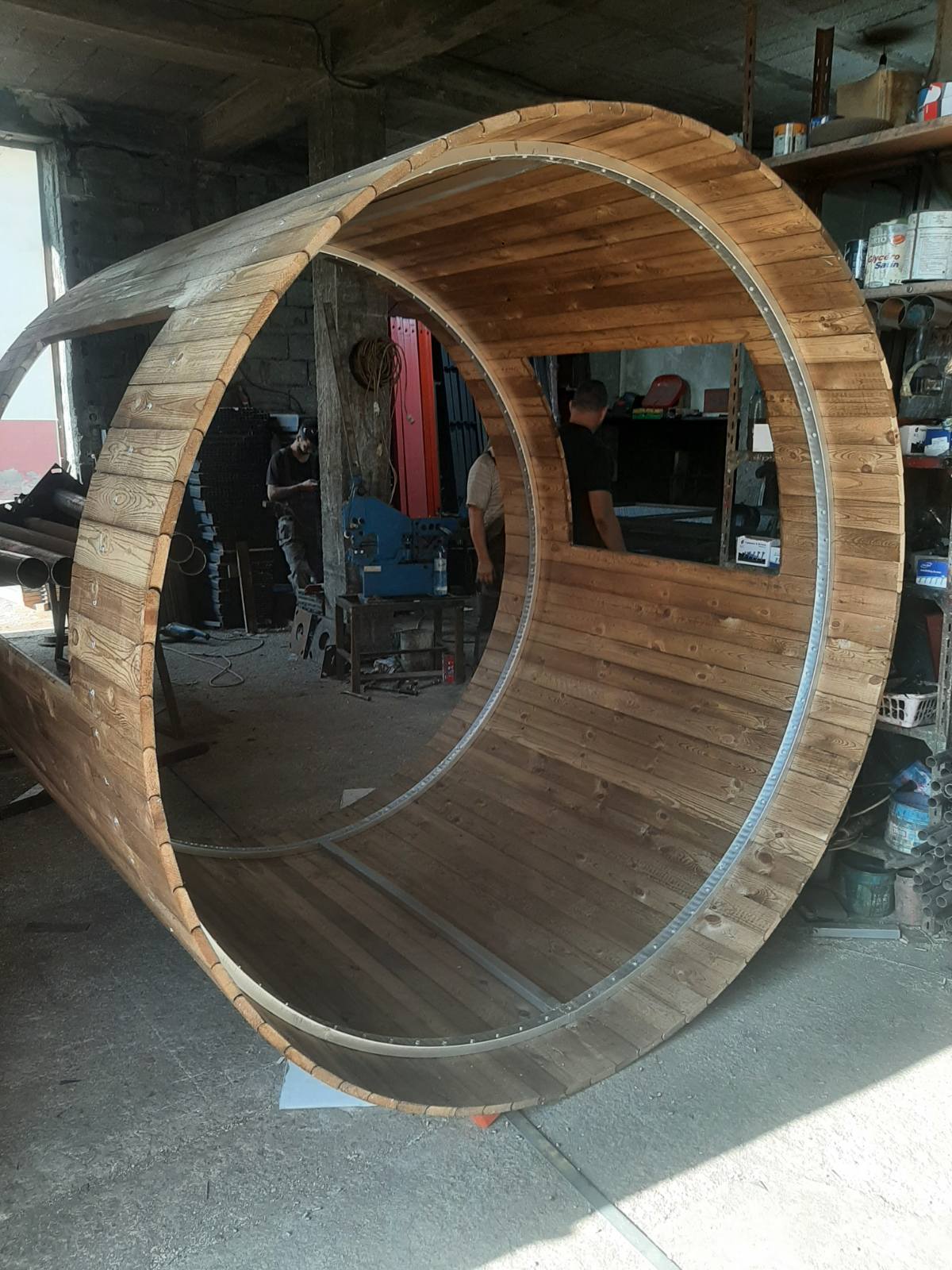 Réalisation d'une table sur mesure pour notre client sur la plage capritour Béjaia